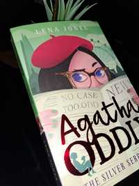 Книга "Agatha Oddly"