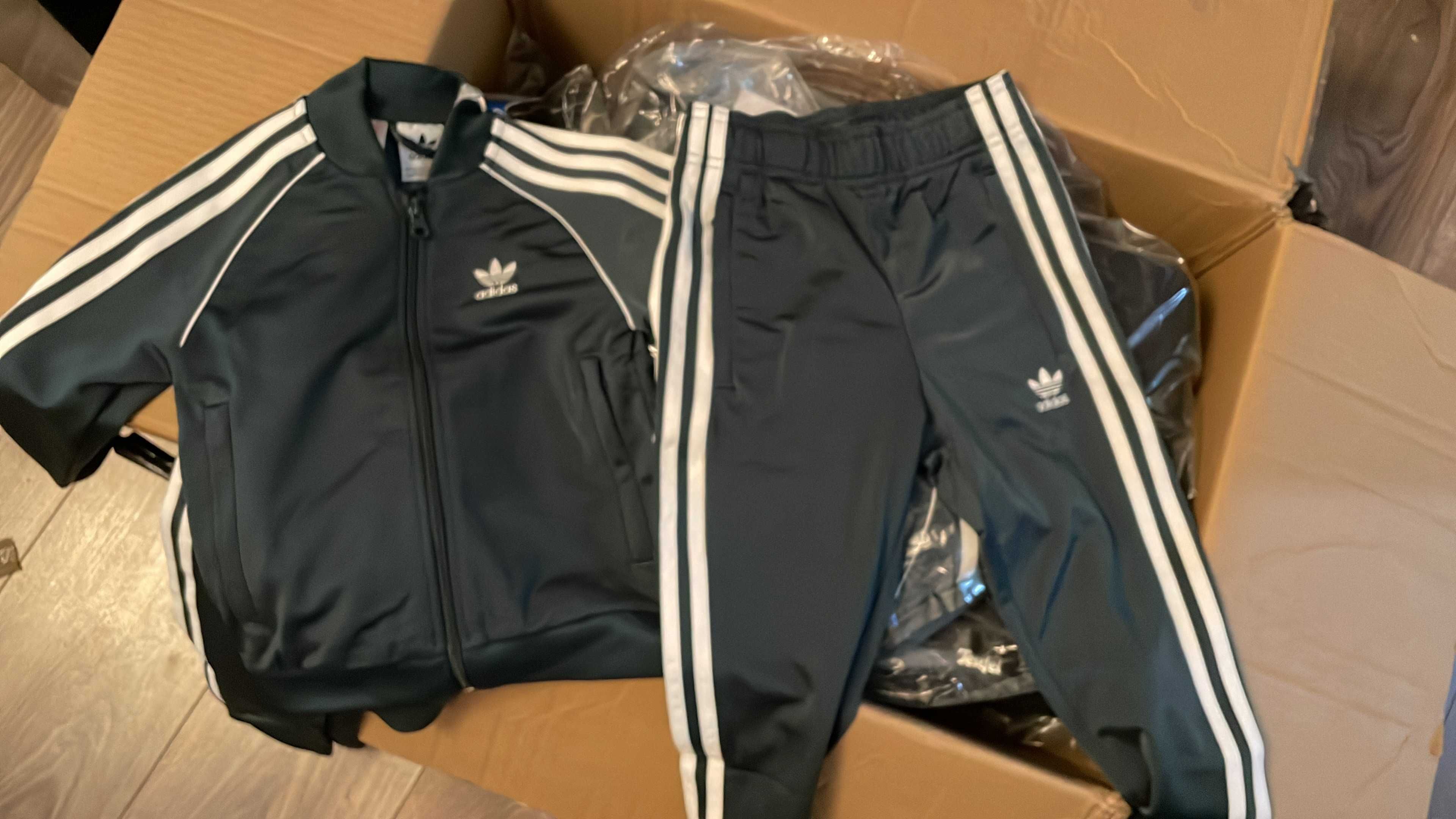 Trening ADIDAS pentru copii SUPERSTAR TRACKSUIT HK2966 marimea 110