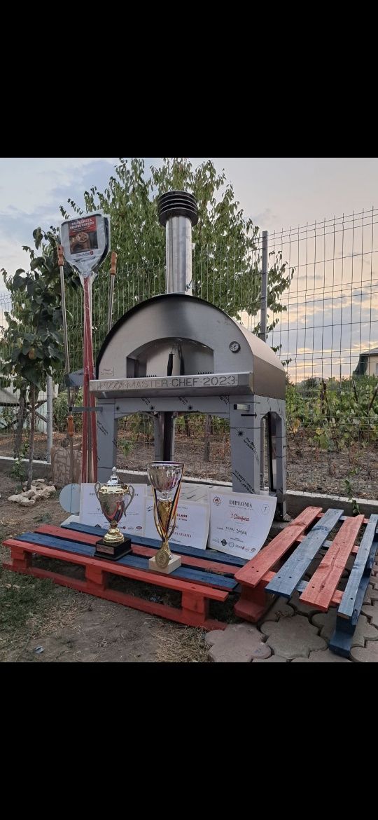 Cuptor  pizza pe lemne