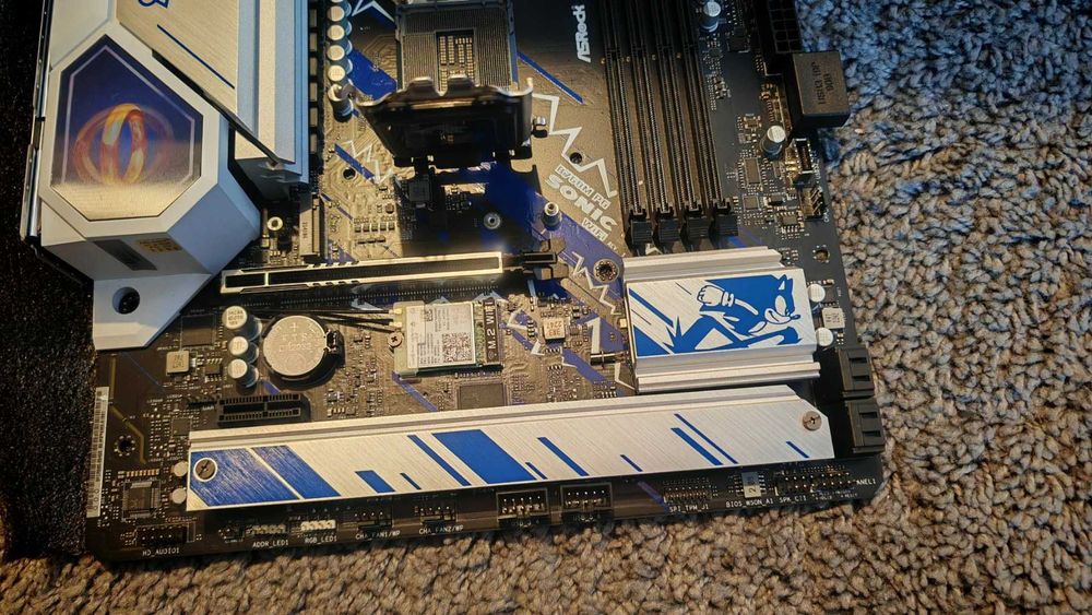 Asrock - B760M SONIC WiFi  LGA 1700 + Intel Core i7-12700KF, 12 Cores