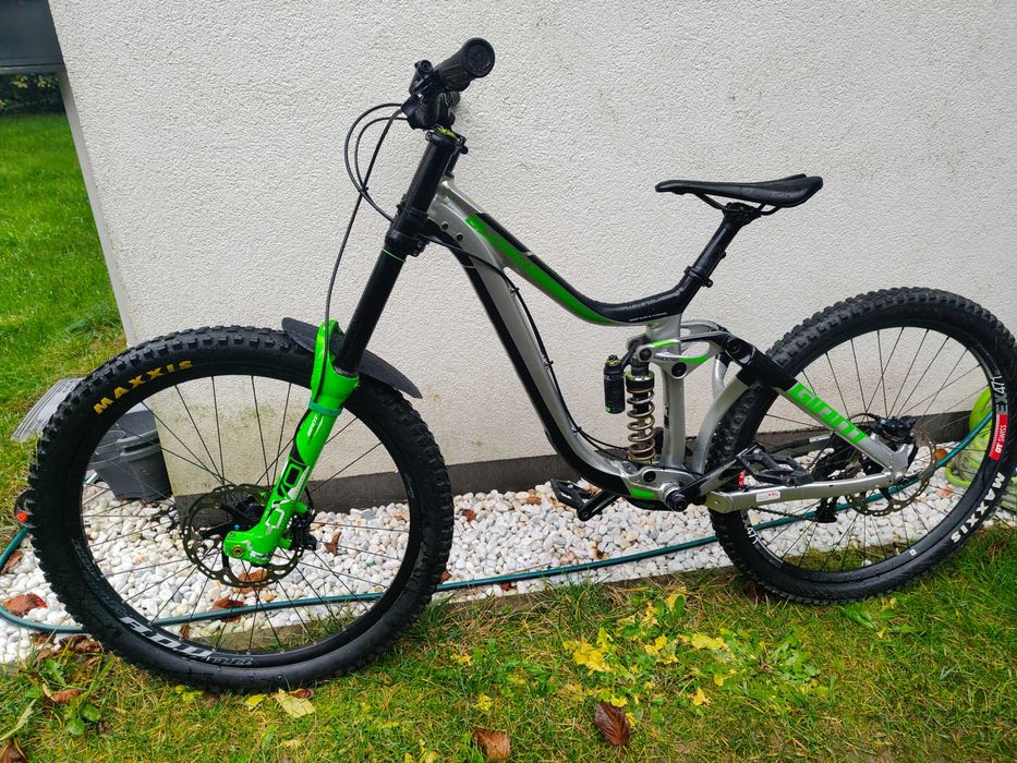 DH bikes, Giant Glory