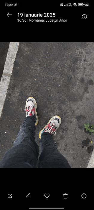 Adidași balengiaga triple S