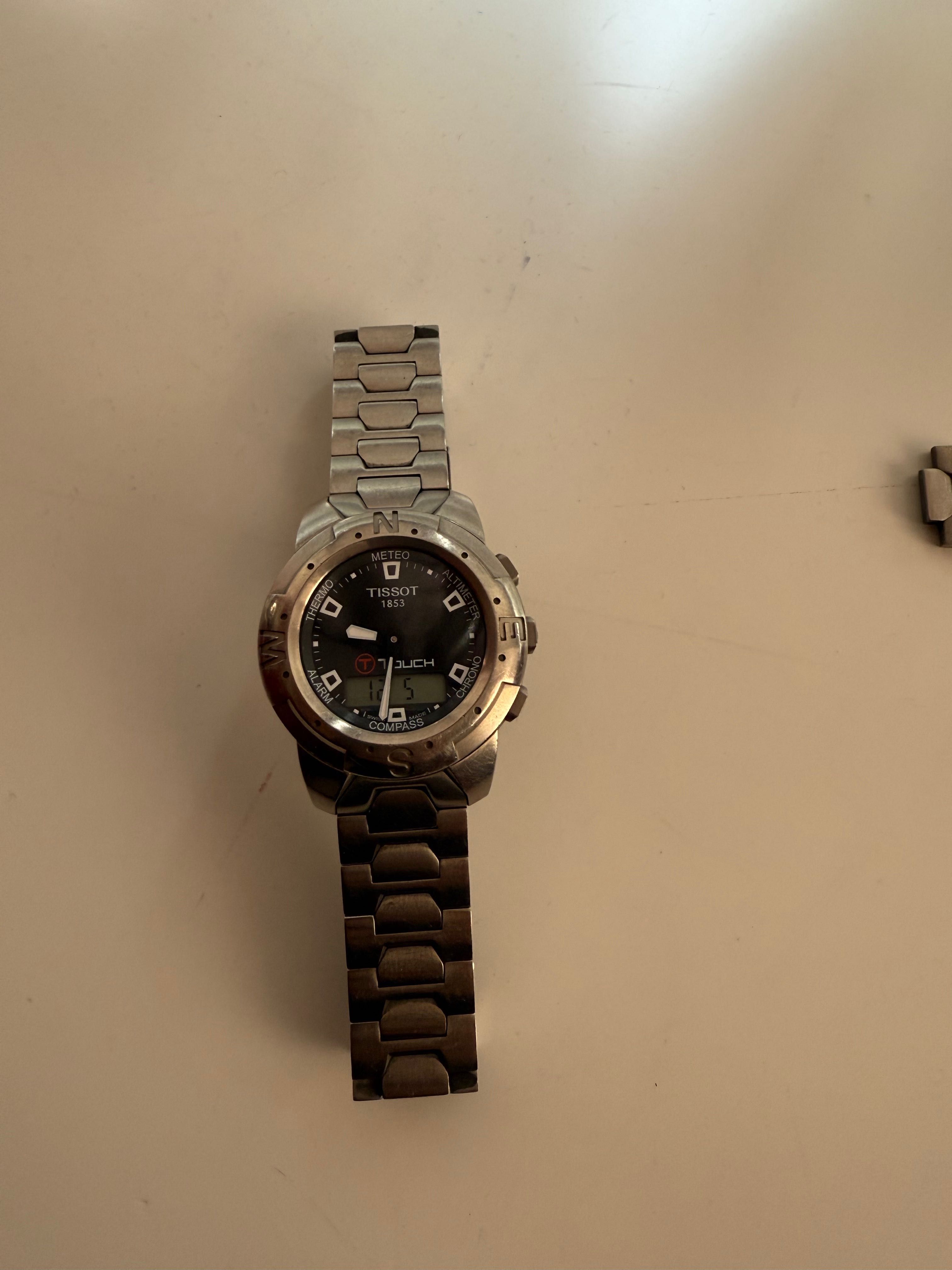 Продавам часовник Tissot T Touch