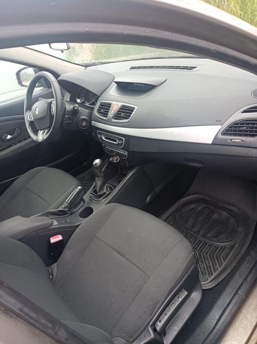 Vând Renault Fluence
