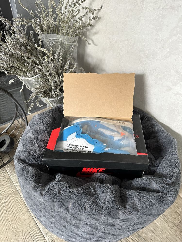 Air Jordan 1 Retro High Off-White University Blue