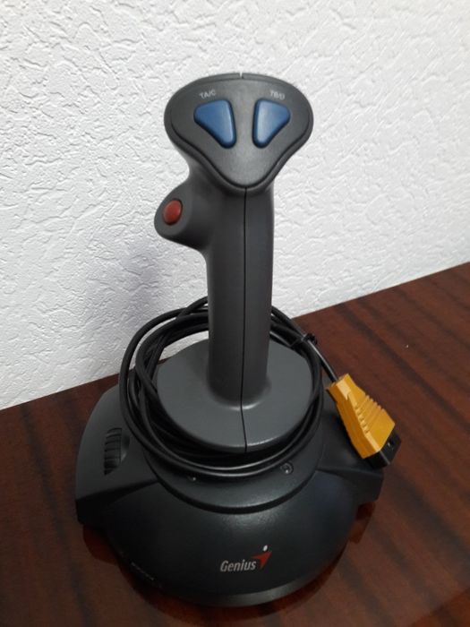 Компьютерный джойстик.