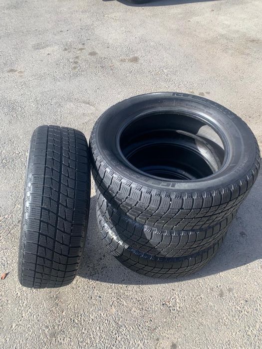 Резины 205/60R16 в отличном состоянии