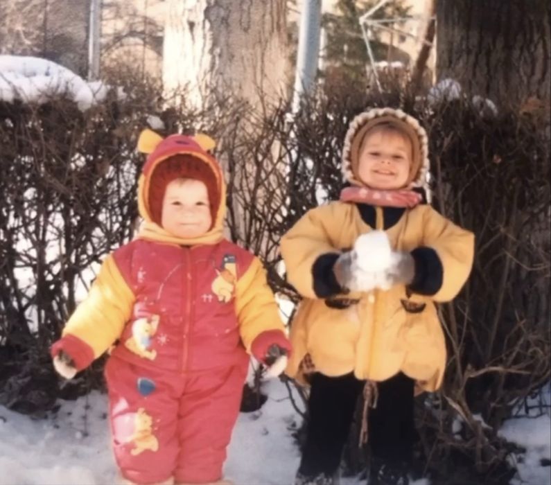 Оживить любые старые фото с альбома в видео! Отличный подарок