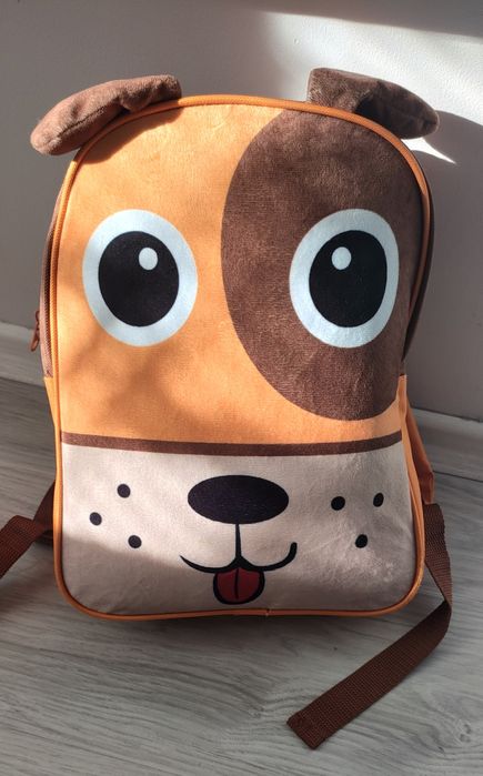 Детска пластмасова масичка и раничка за градина