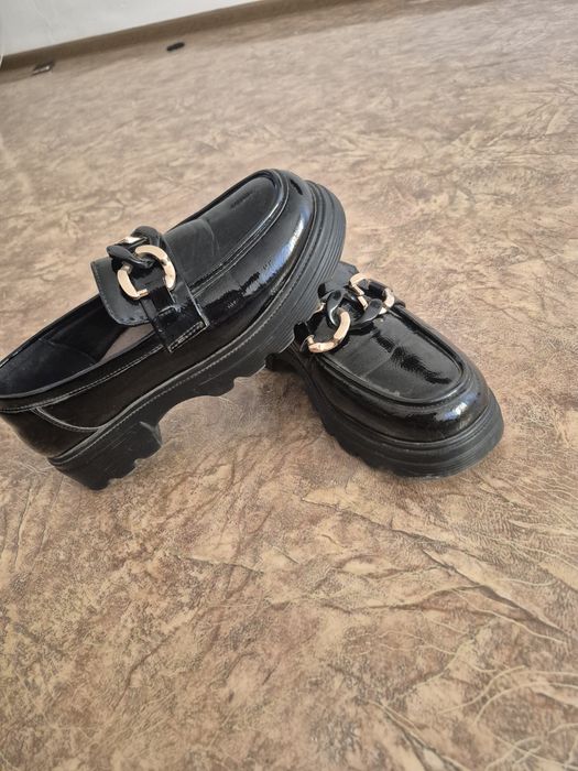 Продам лоферы размер 37