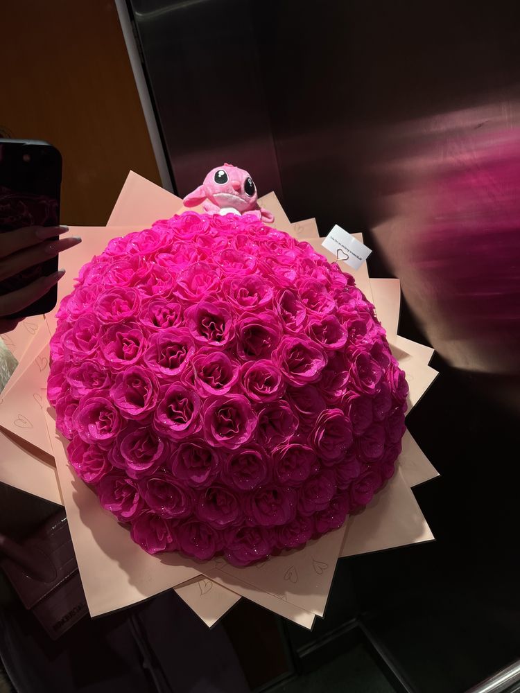 Buchet trandafiri sapun cu bilet personalizat si accesorii