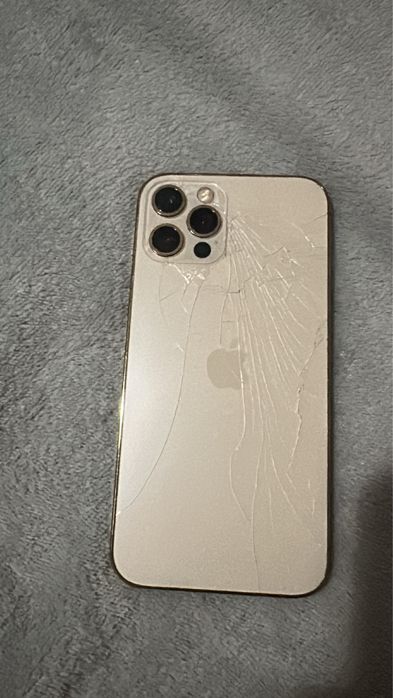 Акфон 12 про 128 Gb пукнато задно стъкло