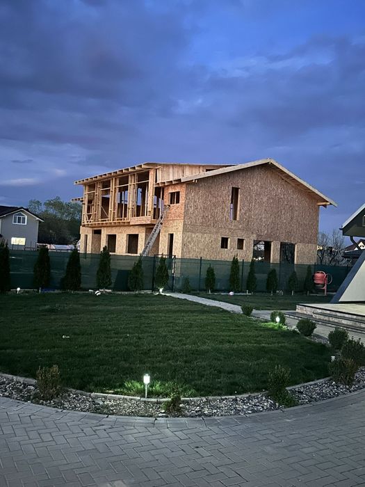 Doriți o casa din lemn, o cabana, o casă din container, garaje auto