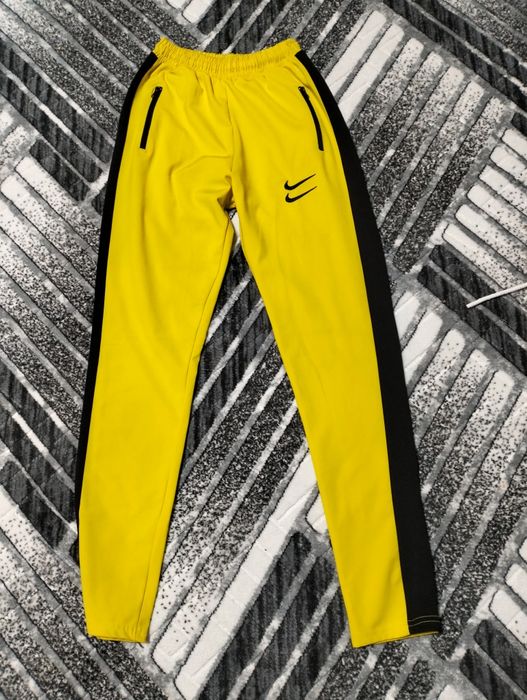 Trening dama  culoare galben cu negru mărimea M.L