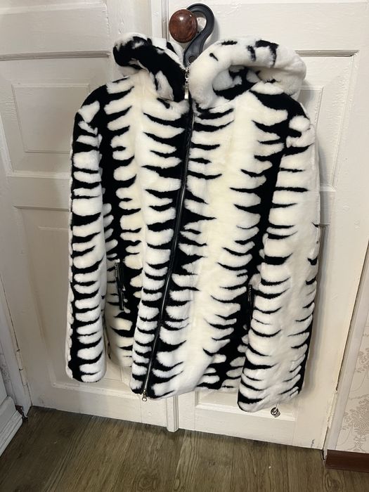 Продается шуба пуховик