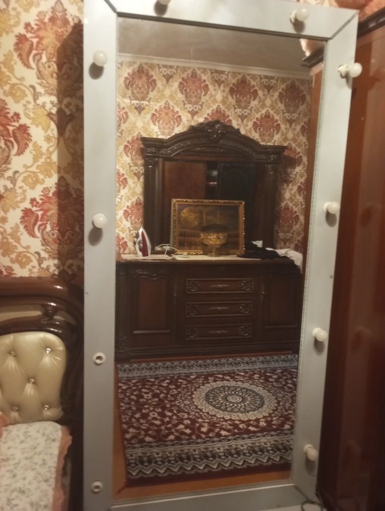 Salon zerkalo mujiskoy ili jenskiy