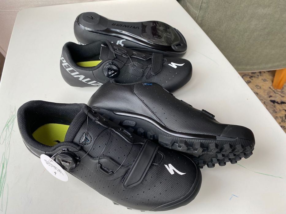 Pantofi Specialized marime 42 si 42.5 noi