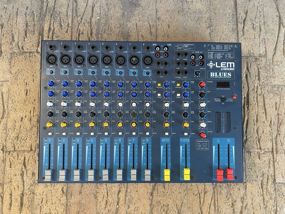 Lem  Blues 12  mixer audio cu efecte voce