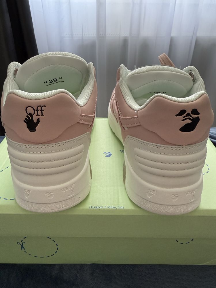 Off White ‘Out of office’ // Premium // 2025