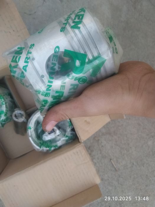 Продам поршни на машину