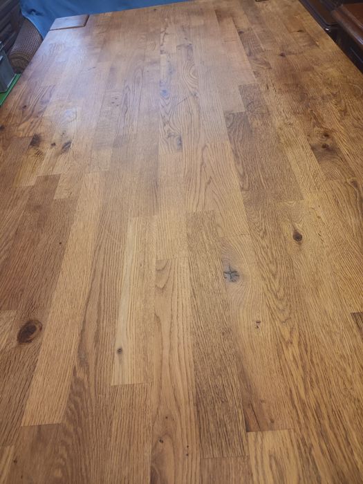 Масата е от дъб масив,  внос от Германия