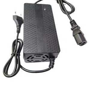 Incarcator 36V-44.4V compatibil vehicule electrice, triciclete, scute