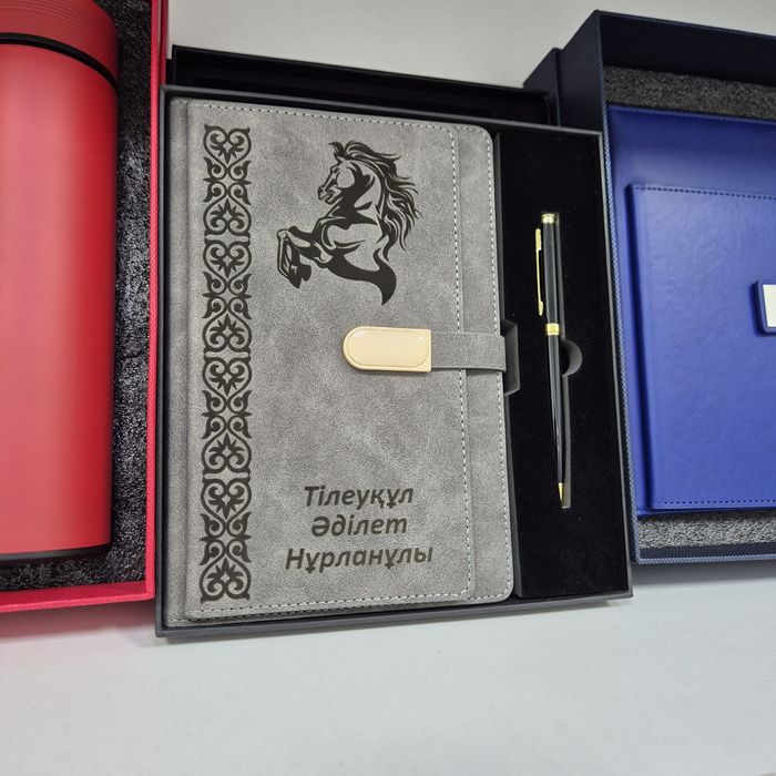 Именные ежедневники идеальный подарок на любой праздник