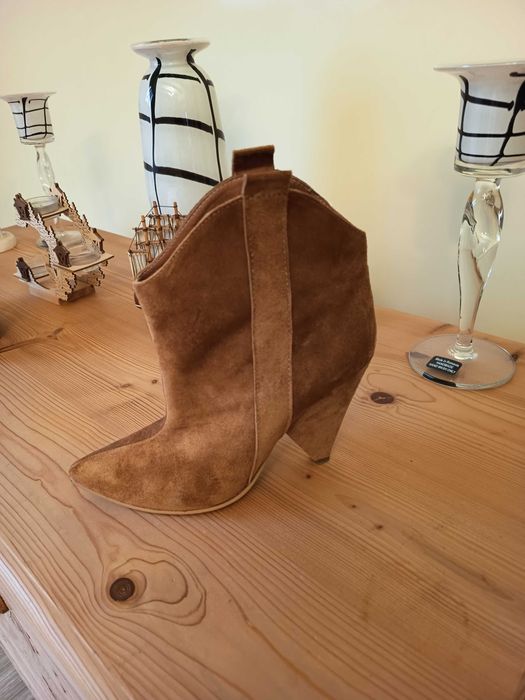 Botine piele intoarsa