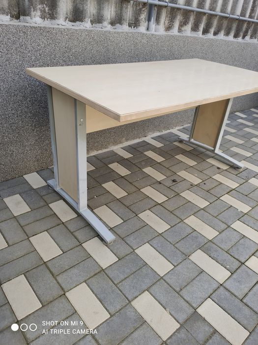 Birou scolar masă lucru curte