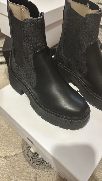 Маратонки оригинални guess