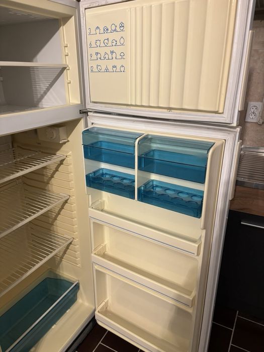 Хладилник с камера