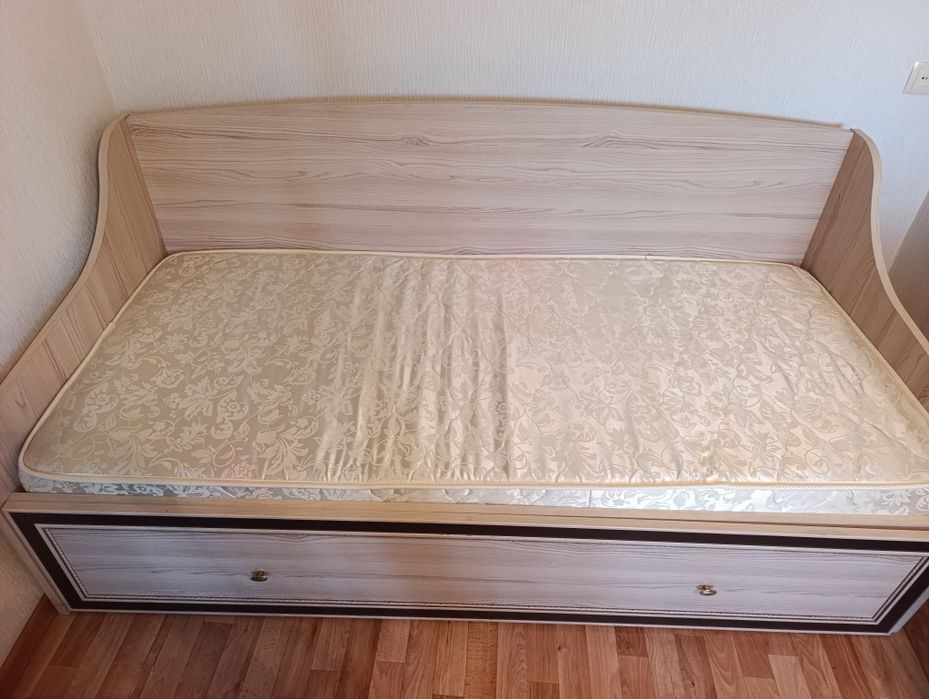 Продаю Кровать ортопедическую с матрасом