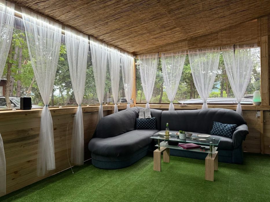 Еко Кънпинг Градина Каравана Лазов