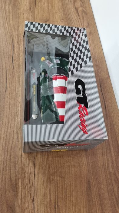 Porsche 911 GT1 1:18 Maisto la cutie