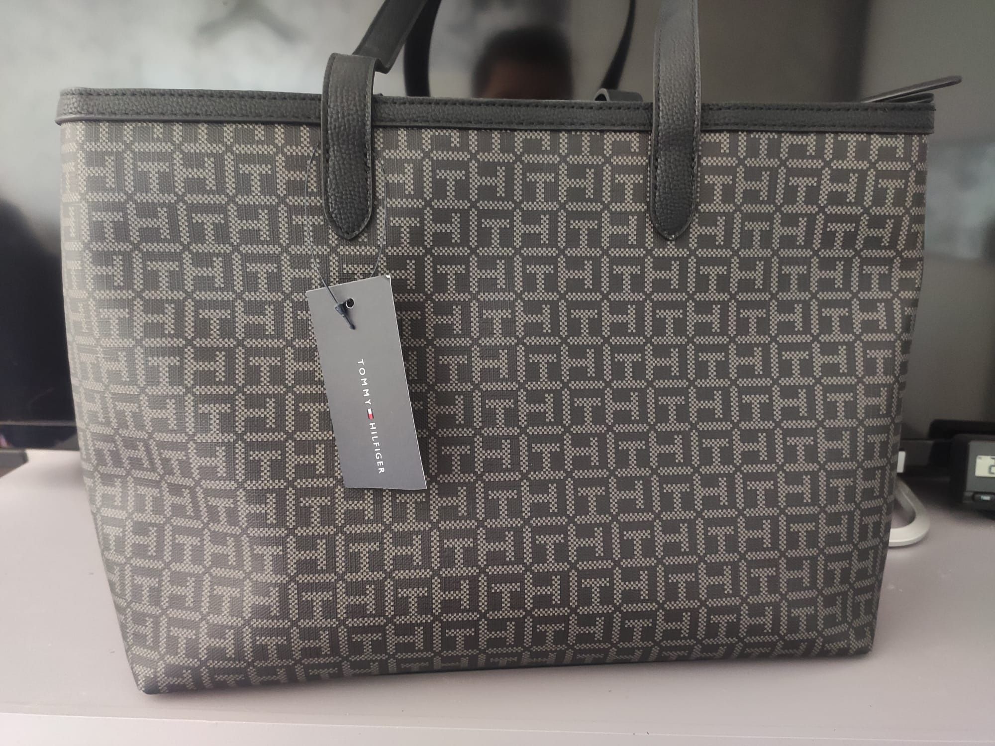 Geanta Tommy Hilfiger nouă