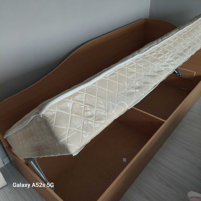 Продавам ъглов диван