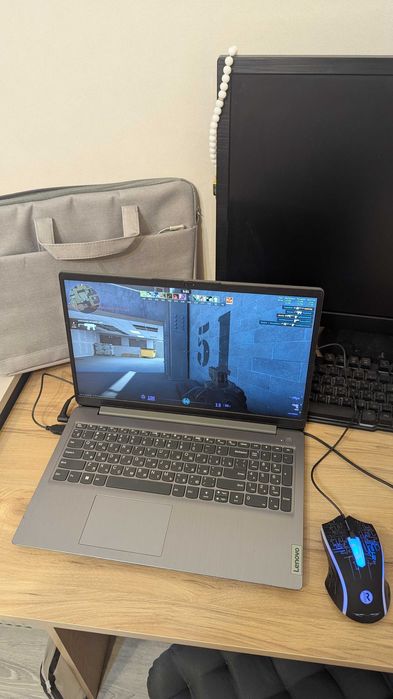 Продам ноутбук Lenovo дл работы и игр.Не тормозит.сумка,мышь в подарок