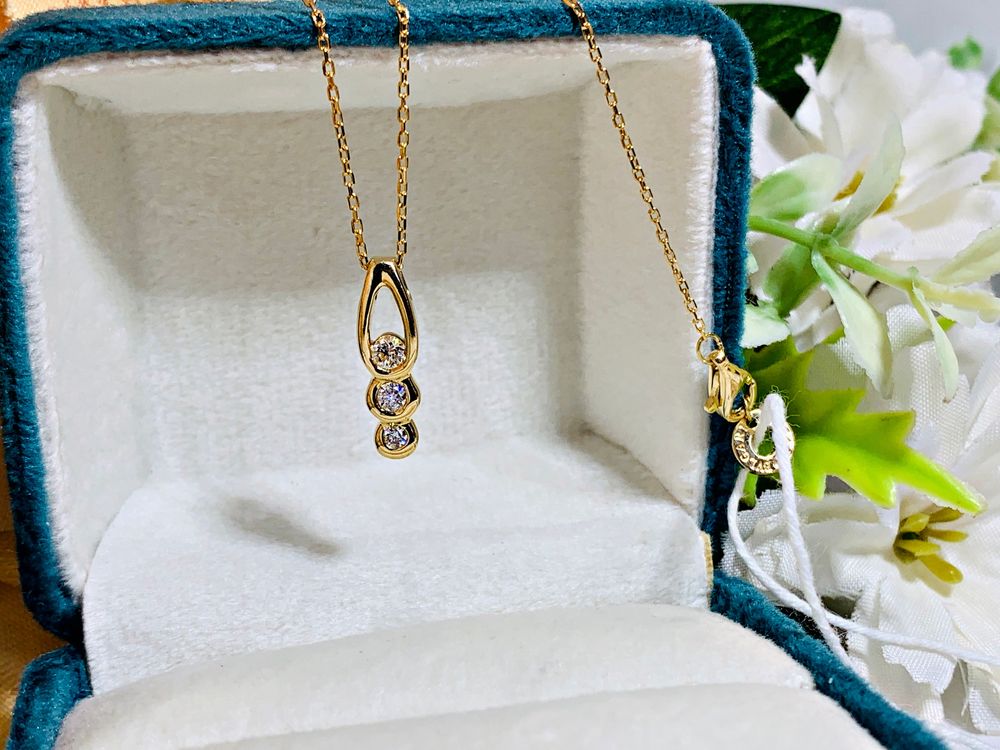 золотая  подвеска – кулон с бриллиантами и цепочкой модели BVLGARI