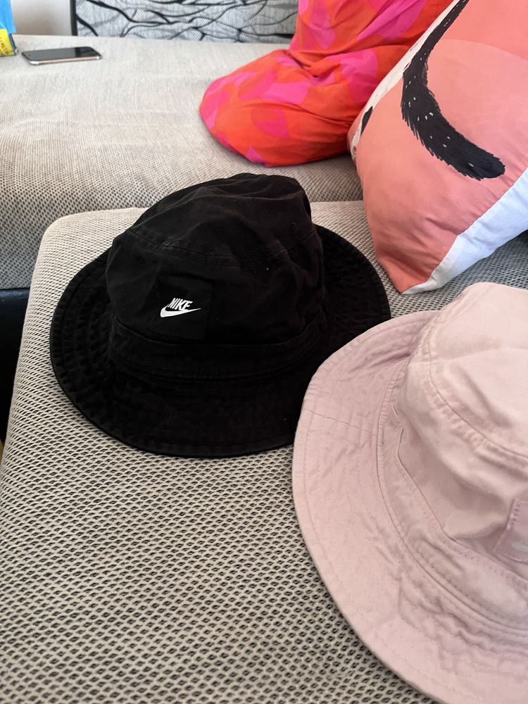 Шапки шапка Nike черна и розова идиотка
