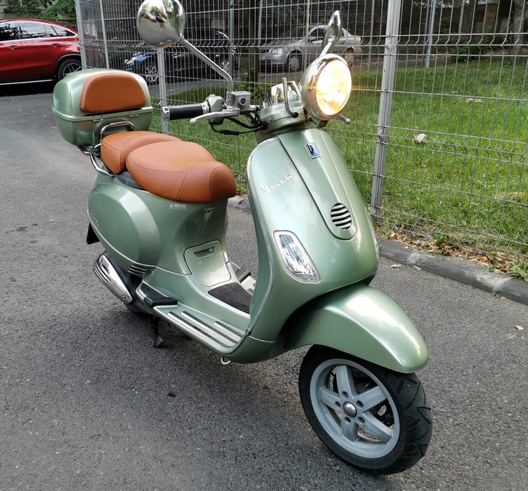 Piaggio Vespa LVX 125
