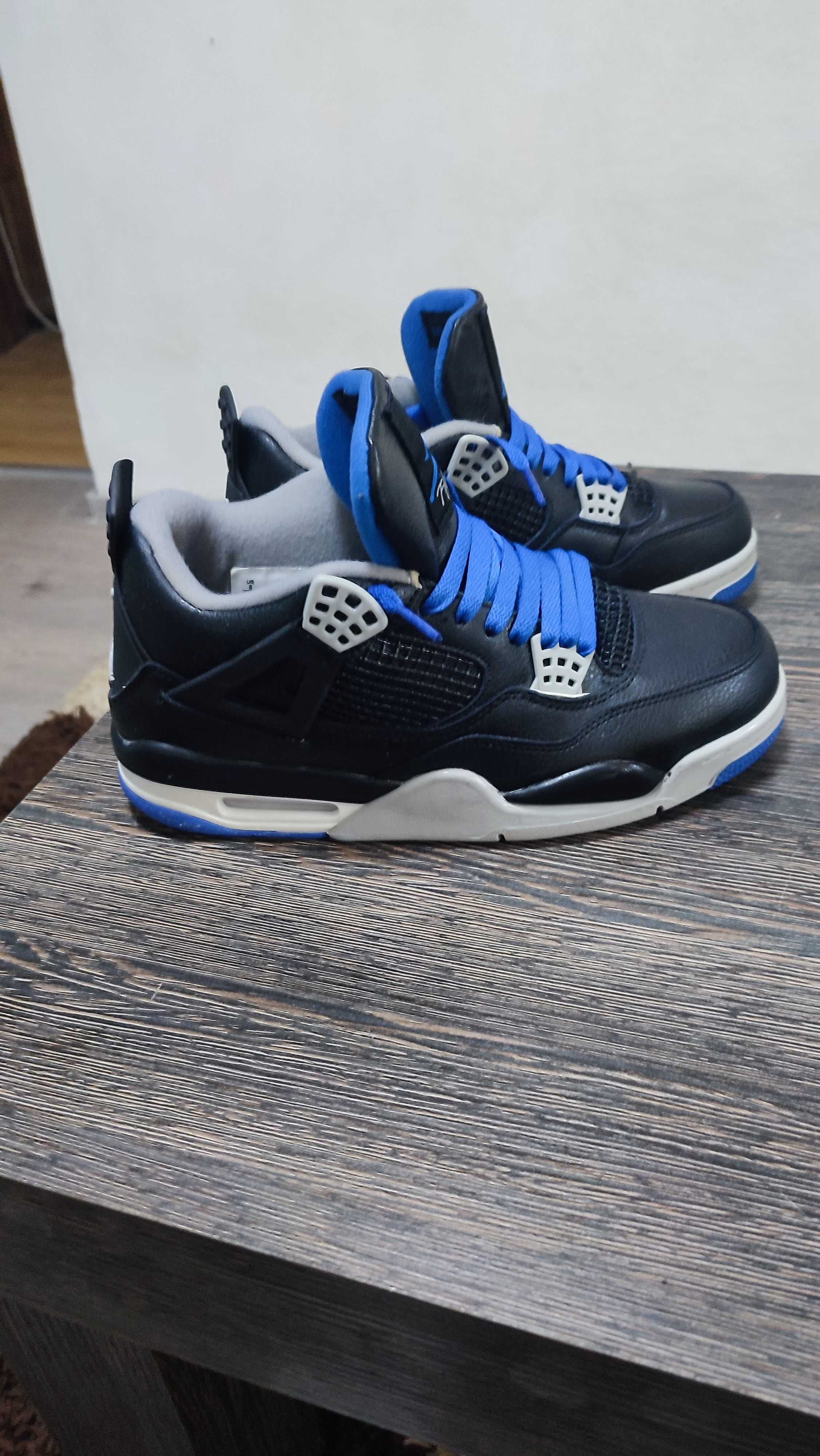 Air Jordan 4 Retro "Alternate Motorsports" de vînzare !