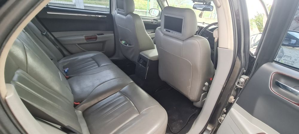 Chrysler 300C десен волан