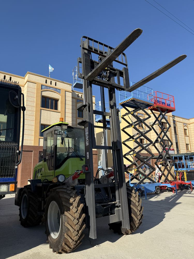 Сотилади: 5 тонна караOff-road Forklift (юк кўтарувчи техника)