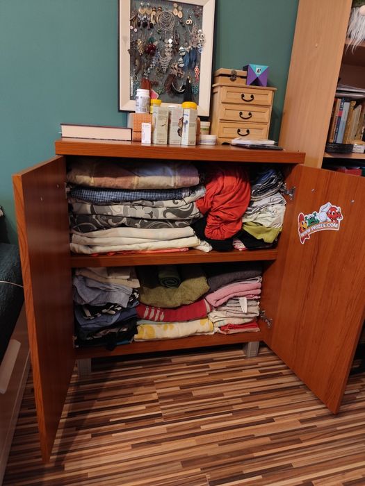 Шкафове, скринове