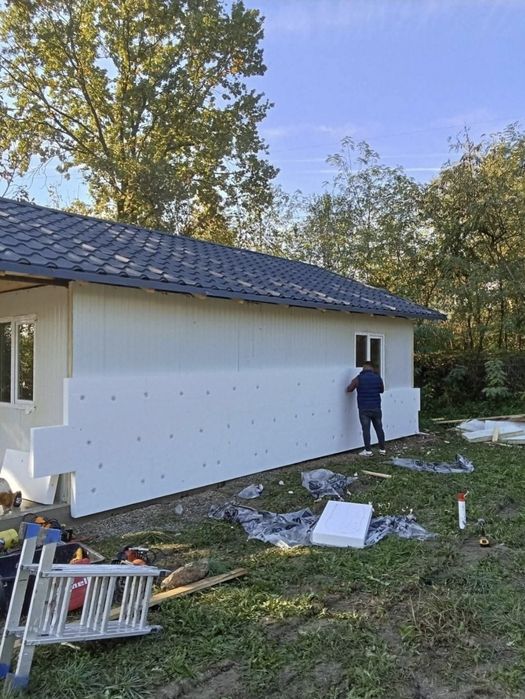 Vand casa pe structura metalica