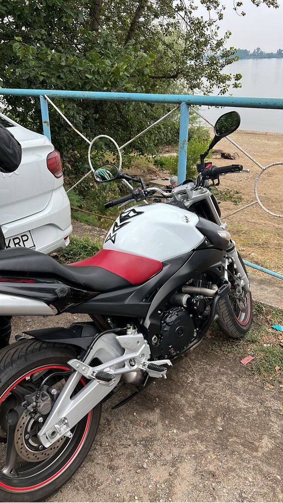 Se vinde Suzuki gsr600