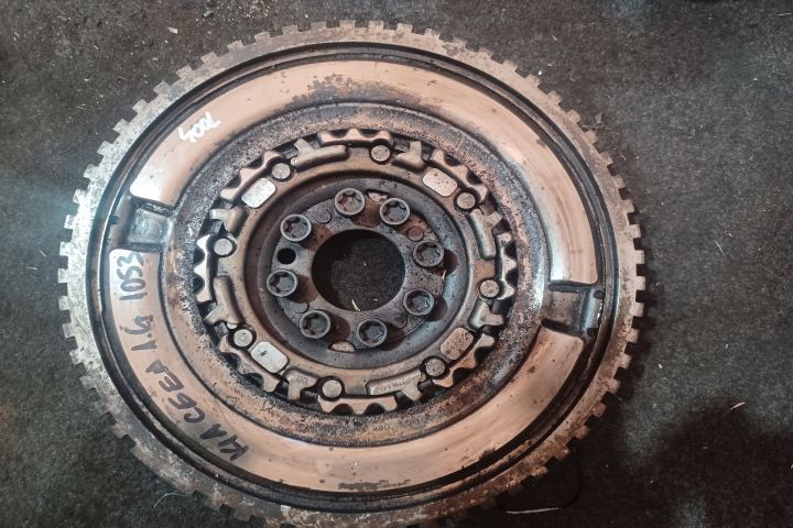 Volanta 1.6 Kia Ceed 2 [facelift] [2015 - 2018] Hatchback 5-usi 1.6 D