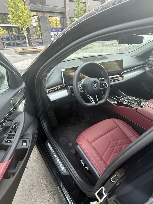 Bmw i5 40L m sport 2025