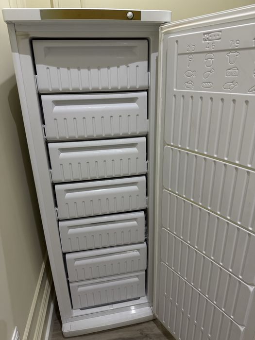 Морозильник холодильник Indesit