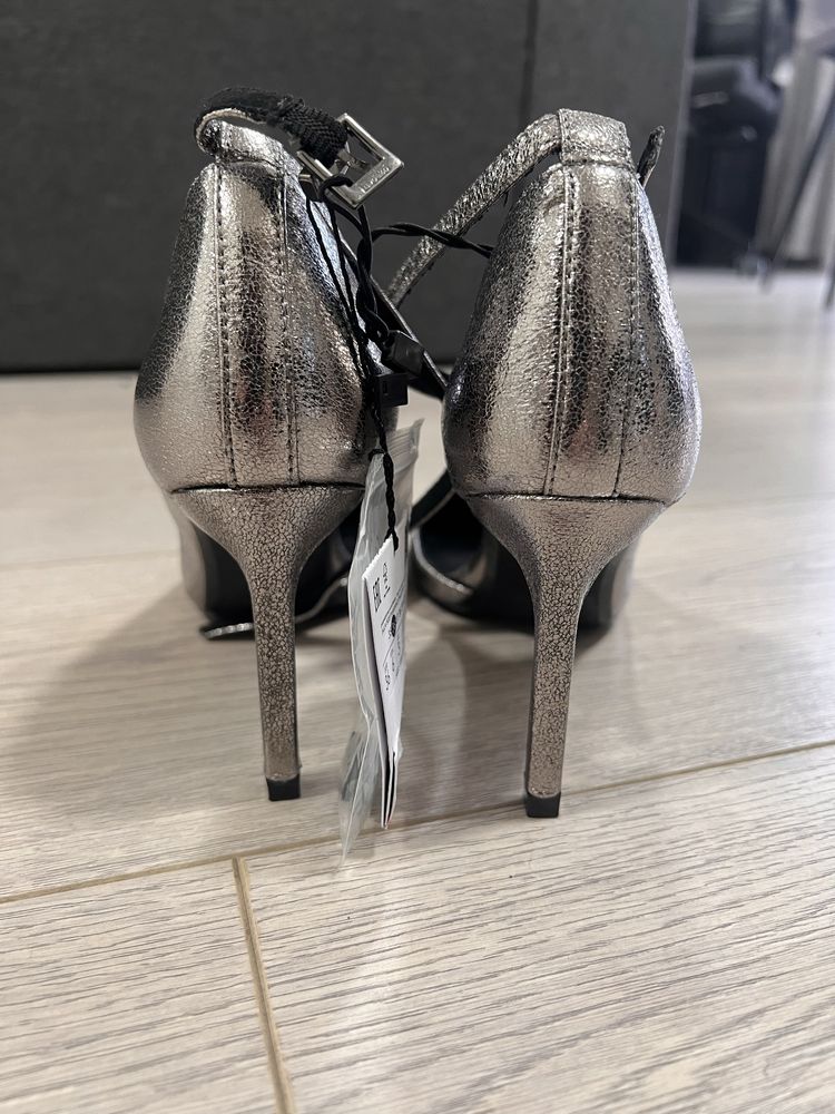 Pantofi Bershka argintii / gri metalic